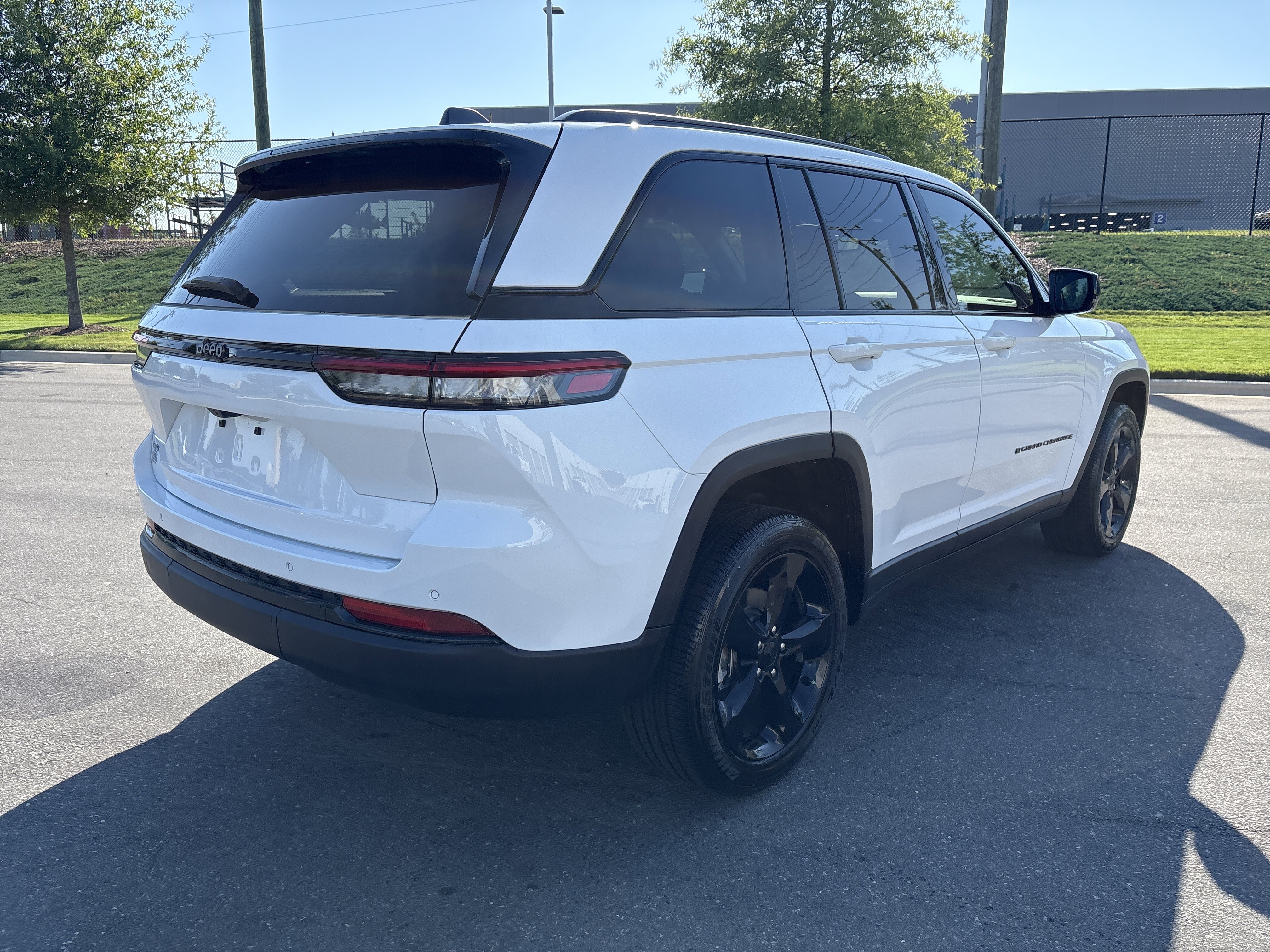 Certified 2024 Jeep Grand Cherokee Altitude RWD image 9