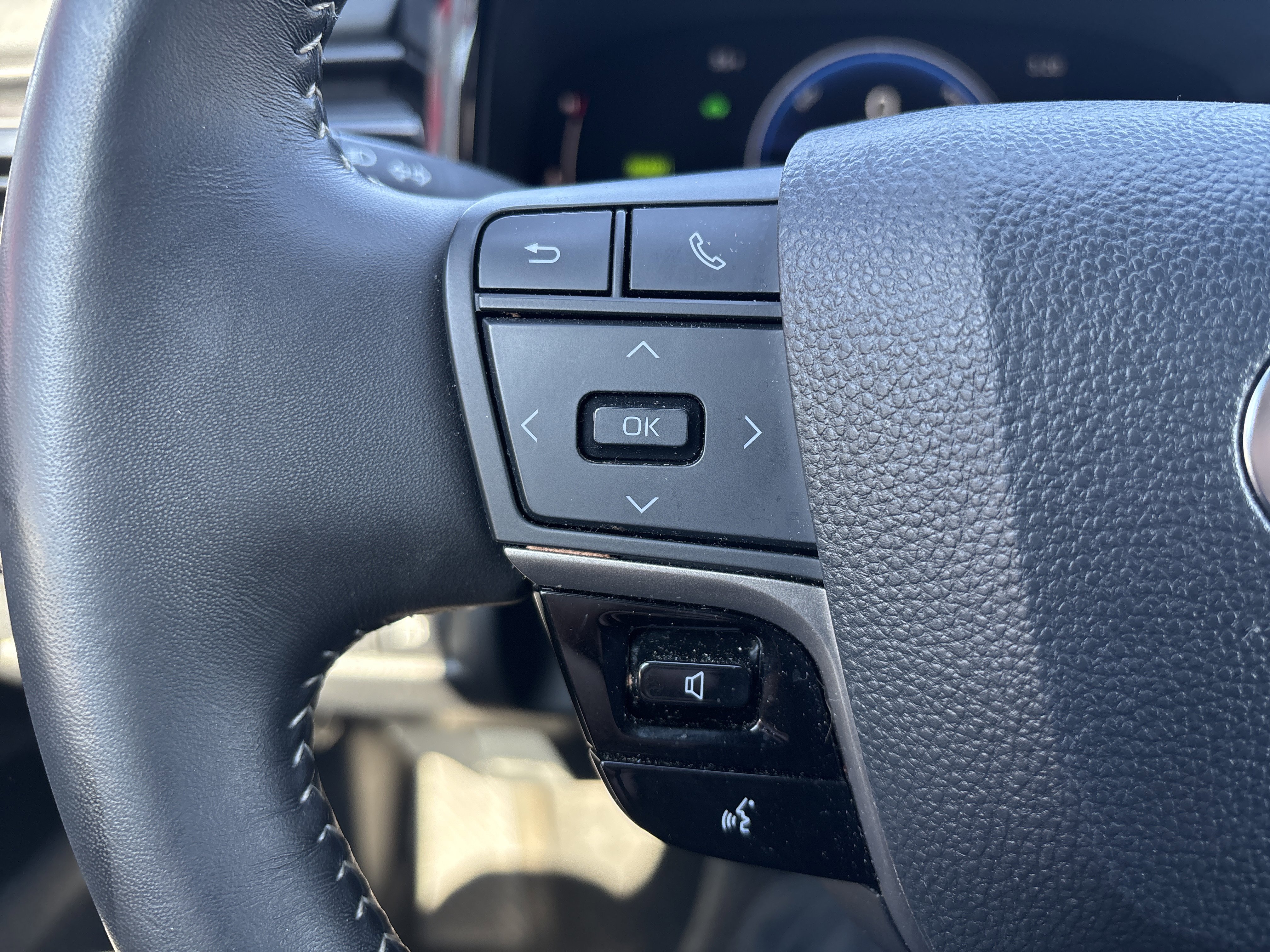 Used 2025 Toyota Camry SE image 19