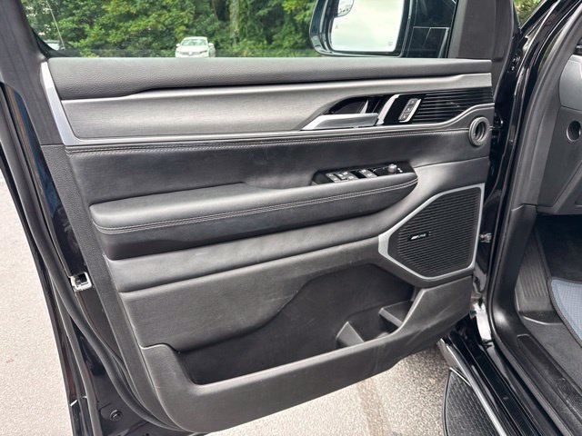 Used 2025 Jeep Wagoneer 4WD w/ Premium Group I image 14