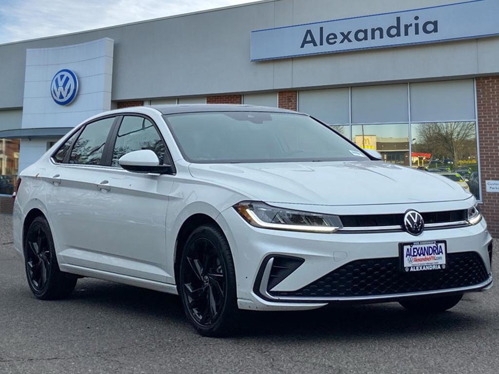 Certified 2025 Volkswagen Jetta SE image 1