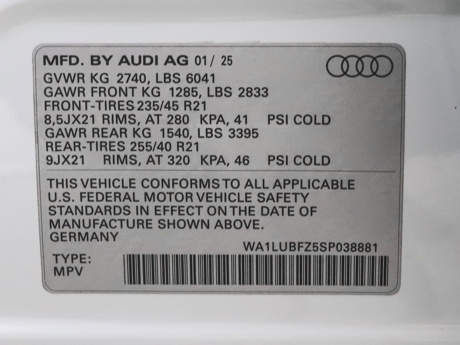 Used 2025 Audi Q4 e-tron Premium Plus w/ Premium Plus AWD/4WD image 7