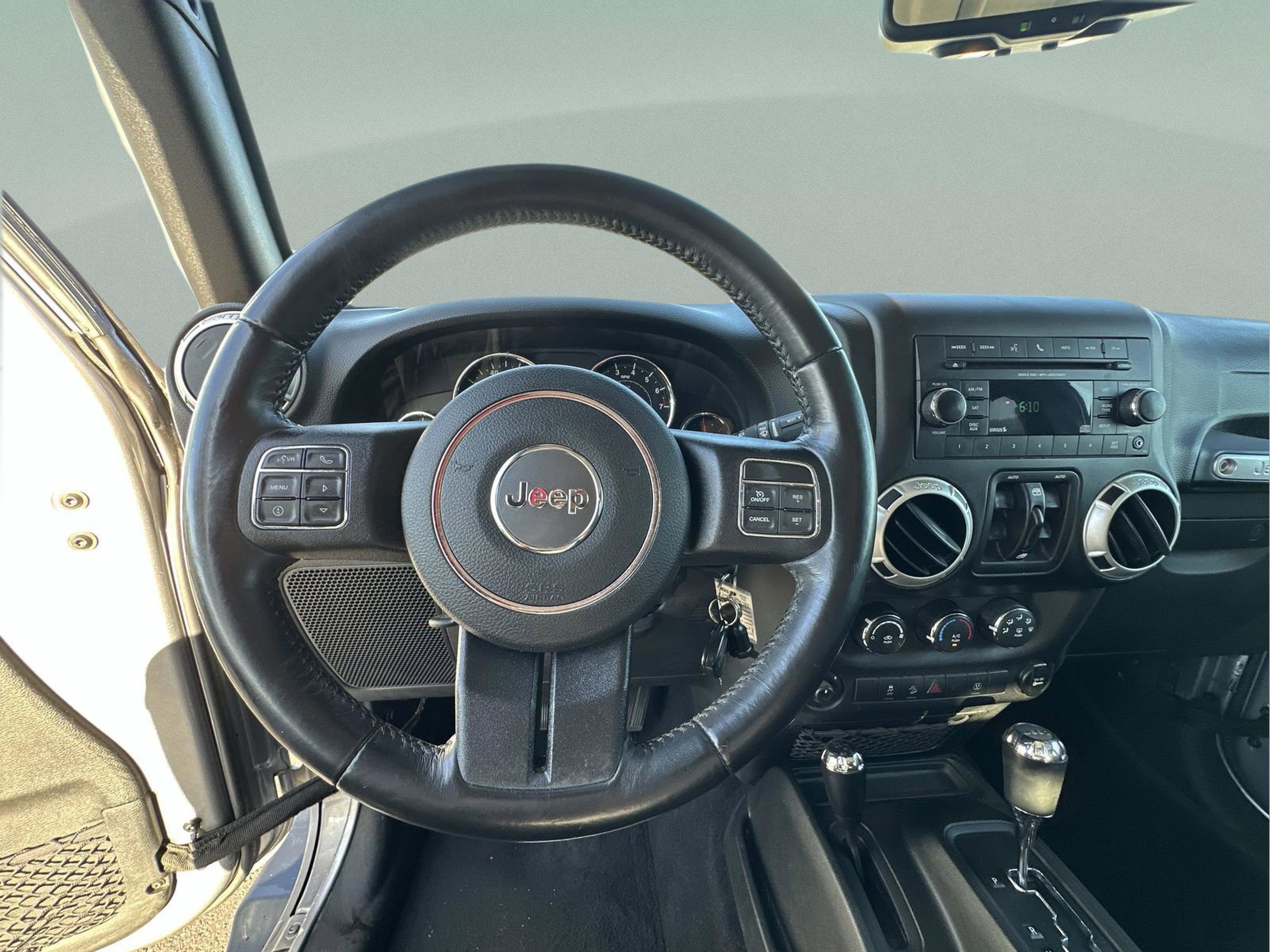 Used 2017 Jeep Wrangler Unlimited Sahara w/ Max Tow Package image 10