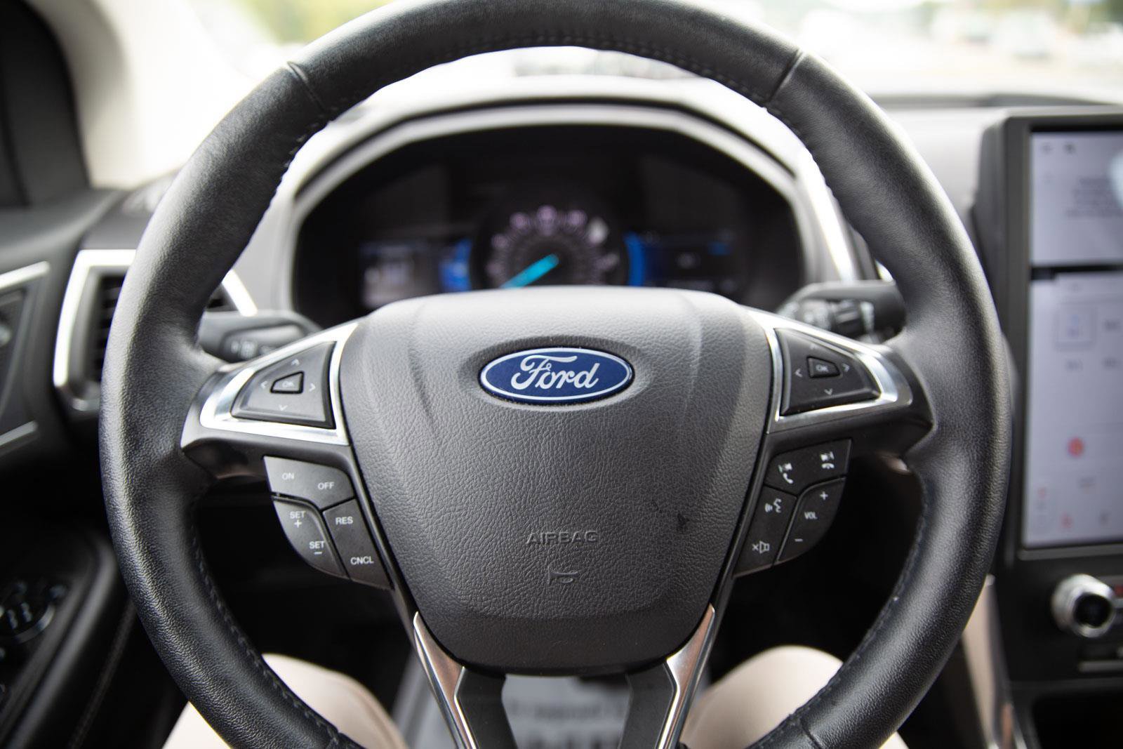 Used 2024 Ford Edge Titanium image 11