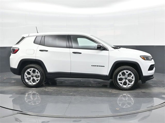 Used 2025 Jeep Compass Sport image 5