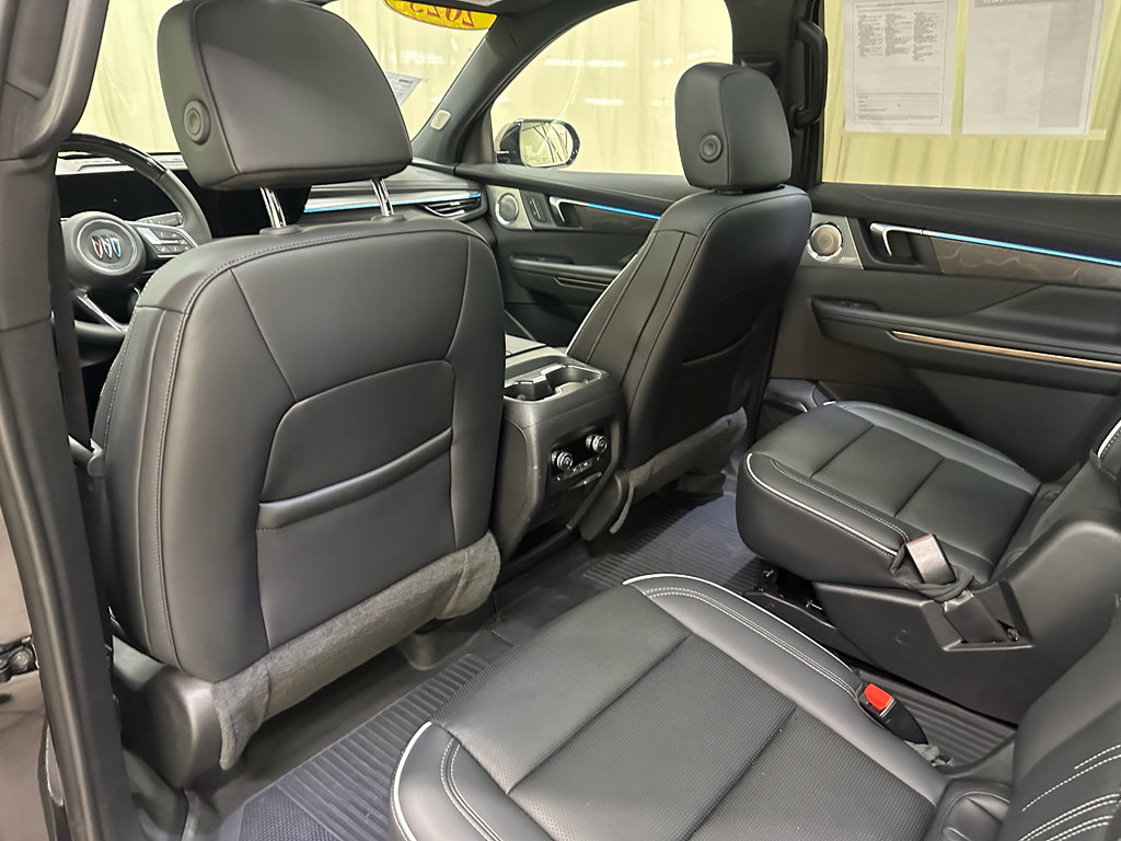 Certified 2025 Buick Enclave Avenir image 19