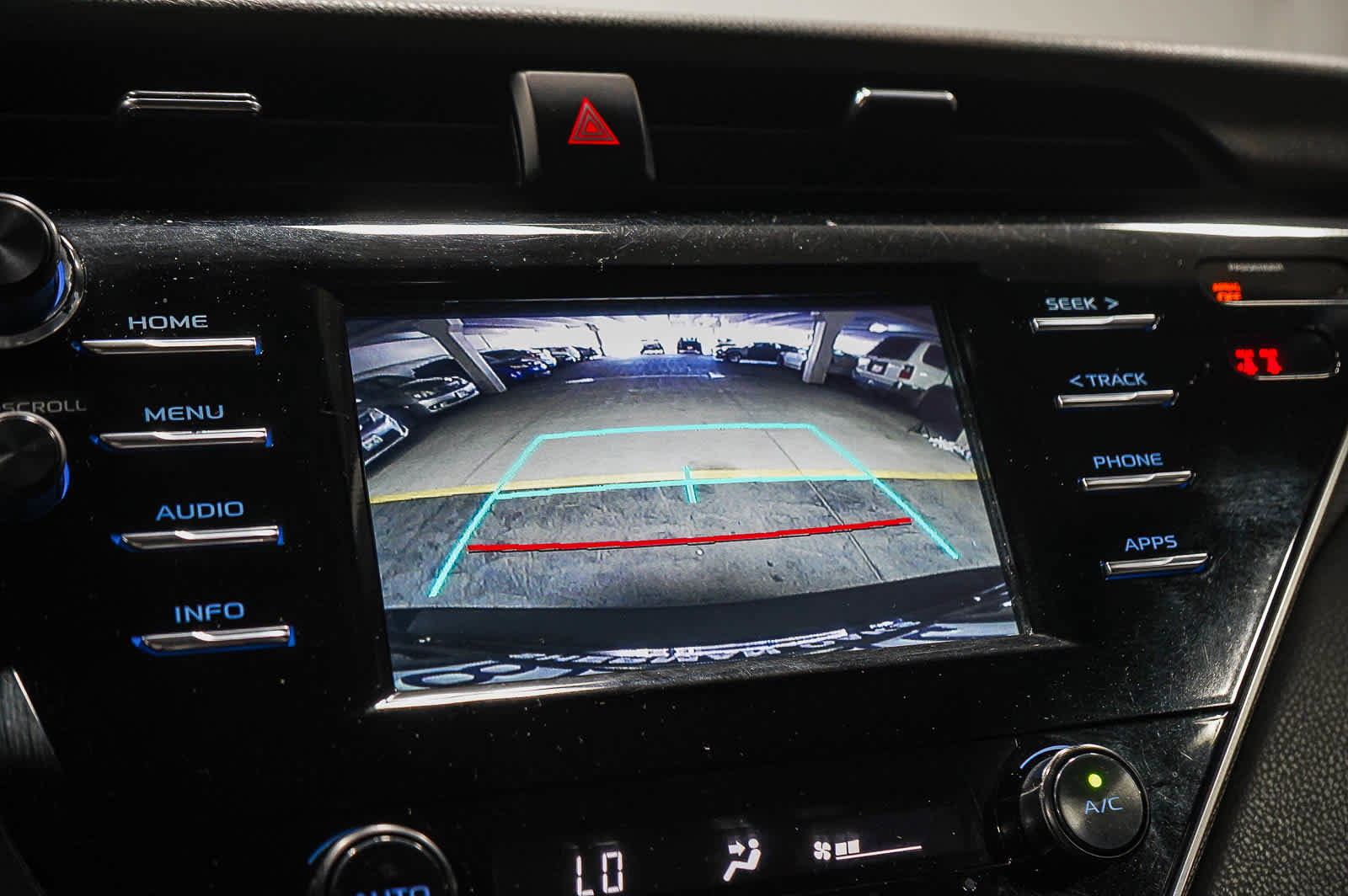 Used 2018 Toyota Camry SE w/ Protection Package (Q2) image 28