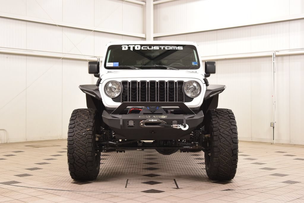 Used 2024 Jeep Gladiator Sport AWD/4WD image 2