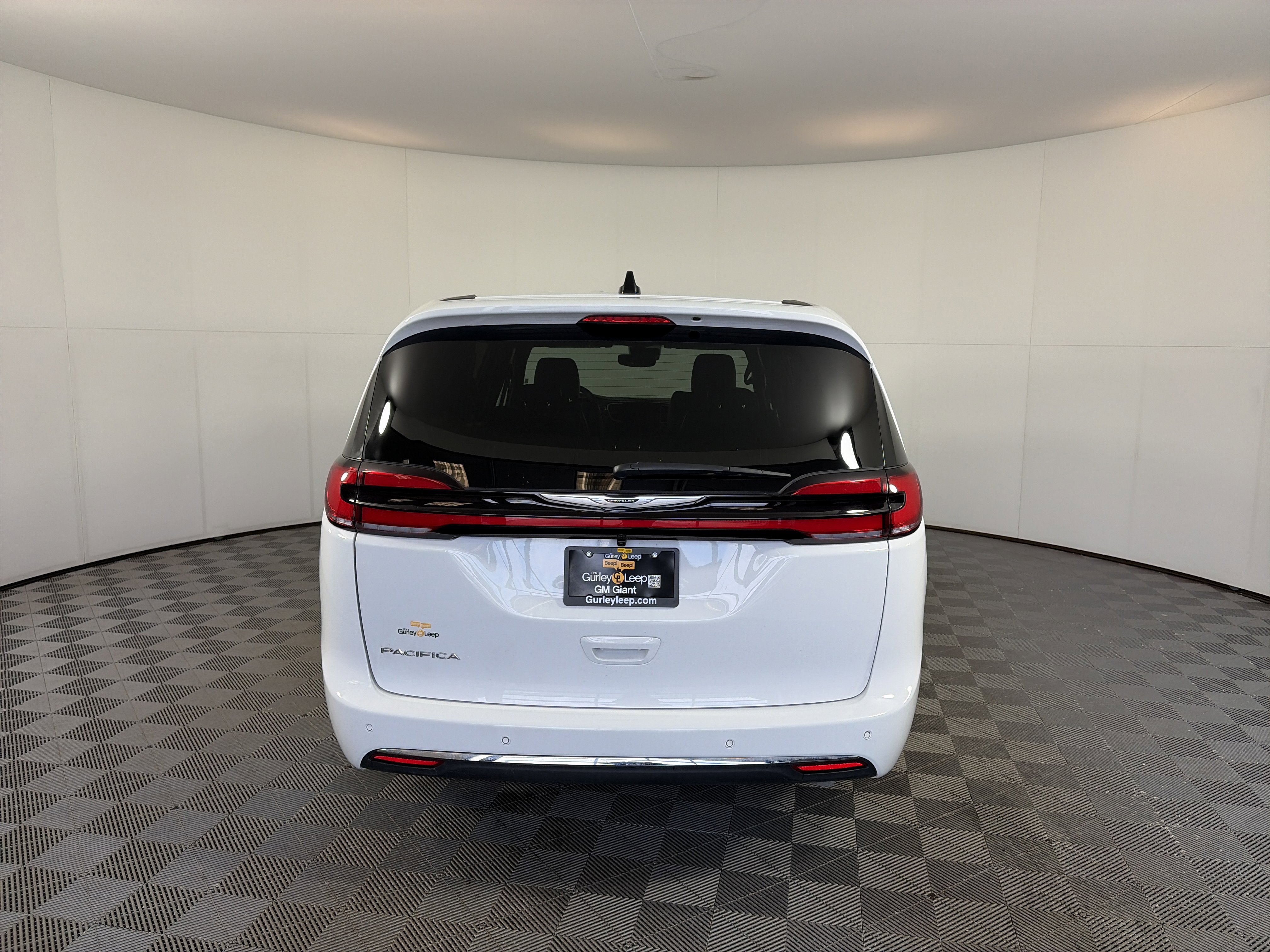 Used 2026 Chrysler Pacifica Select image 10