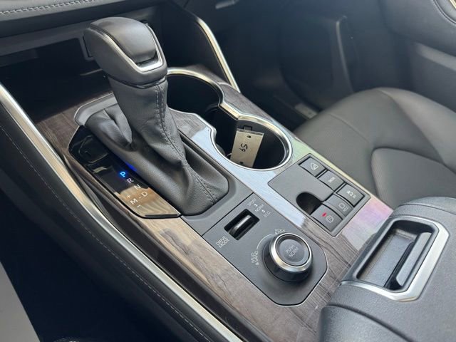 Used 2023 Toyota Highlander Limited image 11