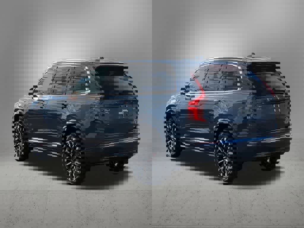 New 2026 Volvo XC90 B5 Plus w/ Protection Package Premier image 4
