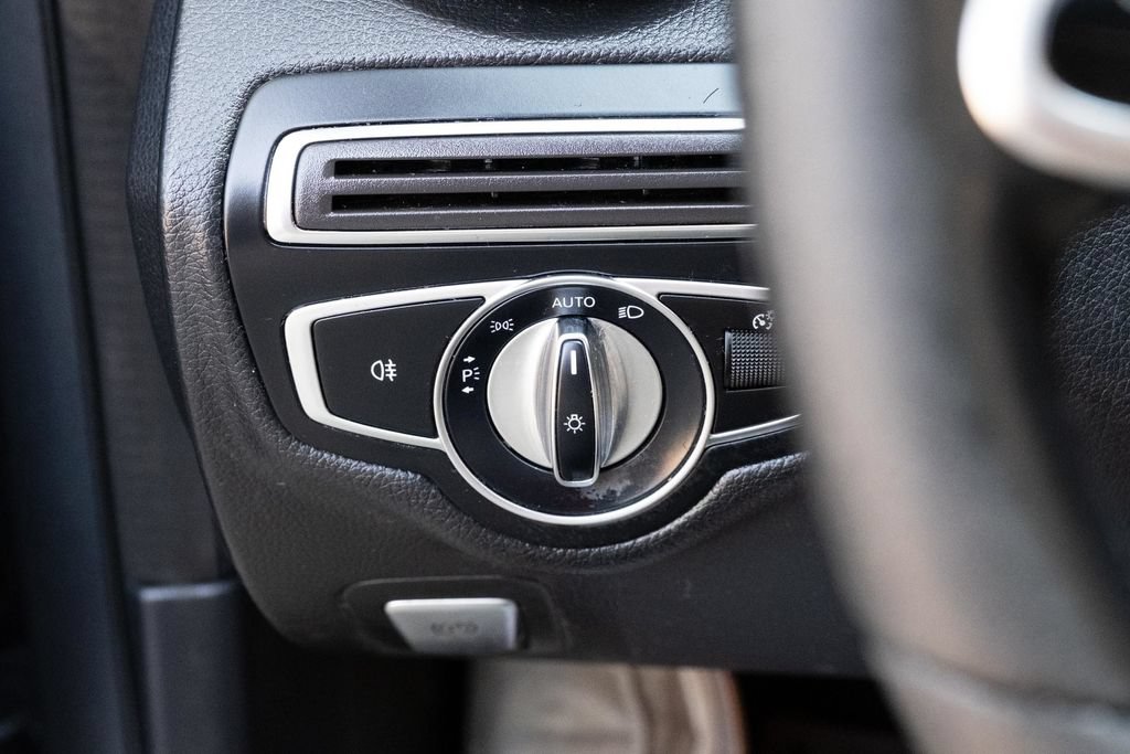Used 2019 Mercedes-Benz C 300 Sedan image 17