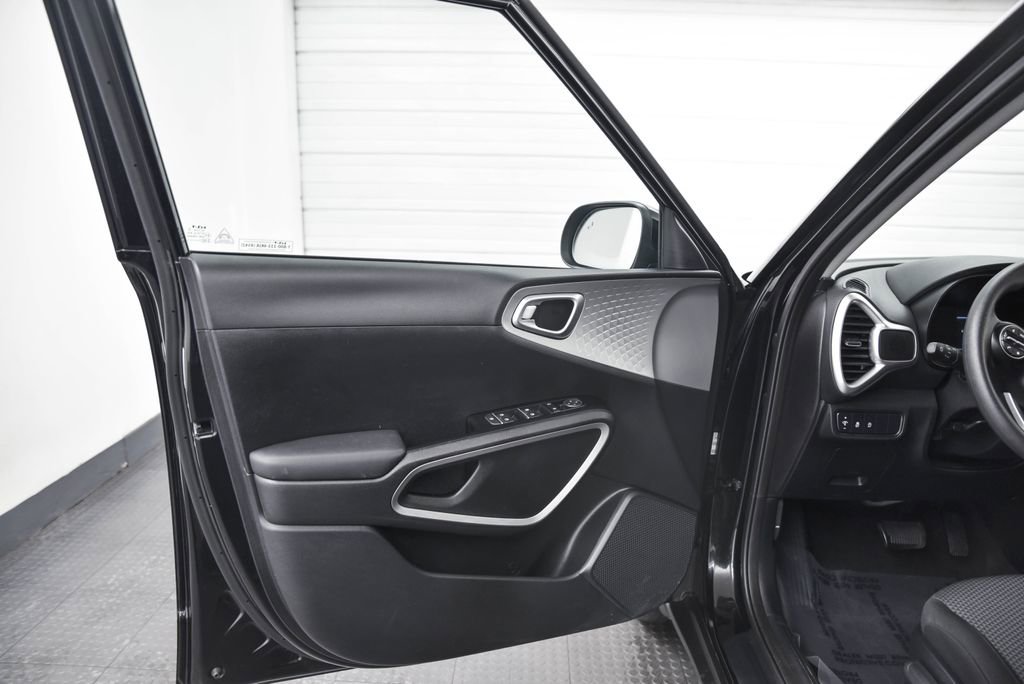 Used 2023 Kia Soul LX w/ Option Group 015 image 9
