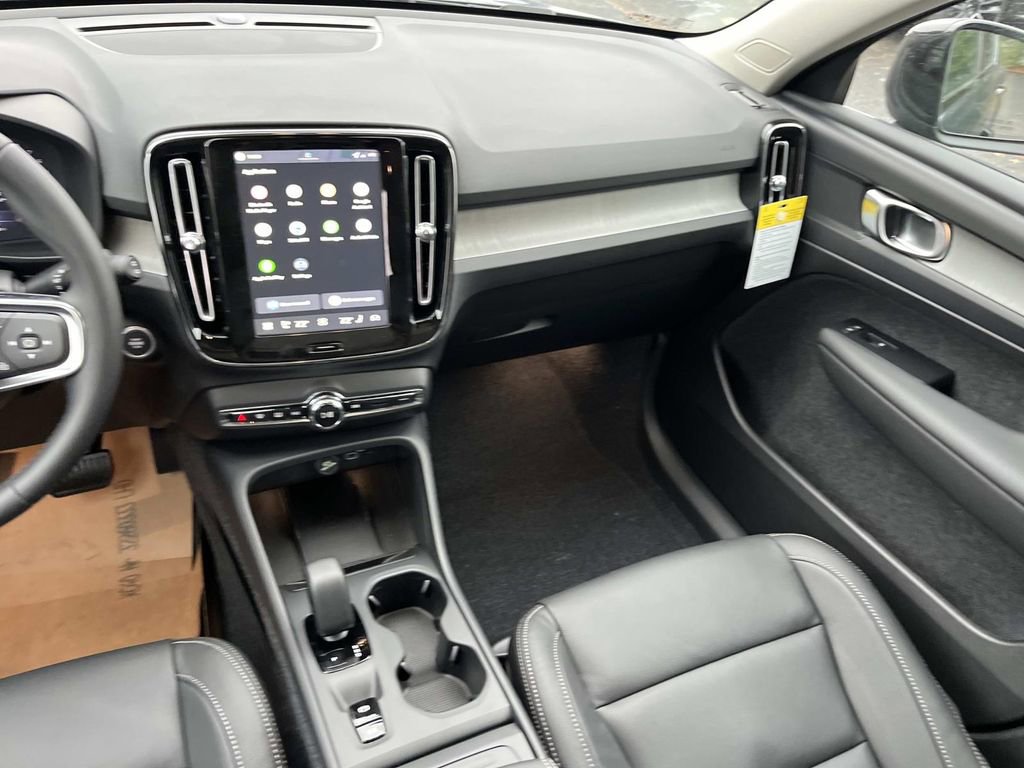 New 2026 Volvo XC40 B4 Core w/ Climate Package image 15