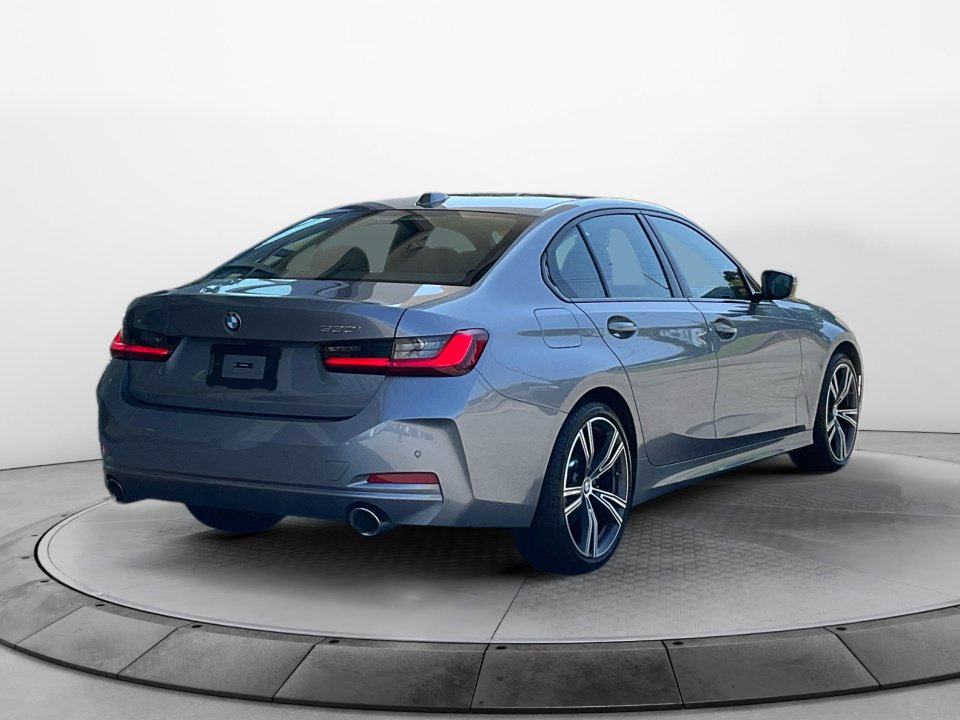 Used 2023 BMW 330i xDrive Sedan w/ Premium Package AWD/4WD image 7