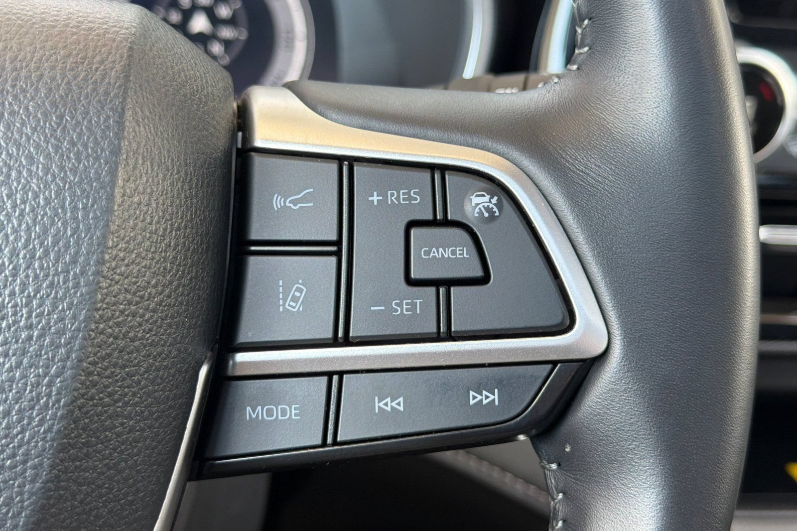 Used 2025 Toyota Highlander XSE AWD/4WD image 29
