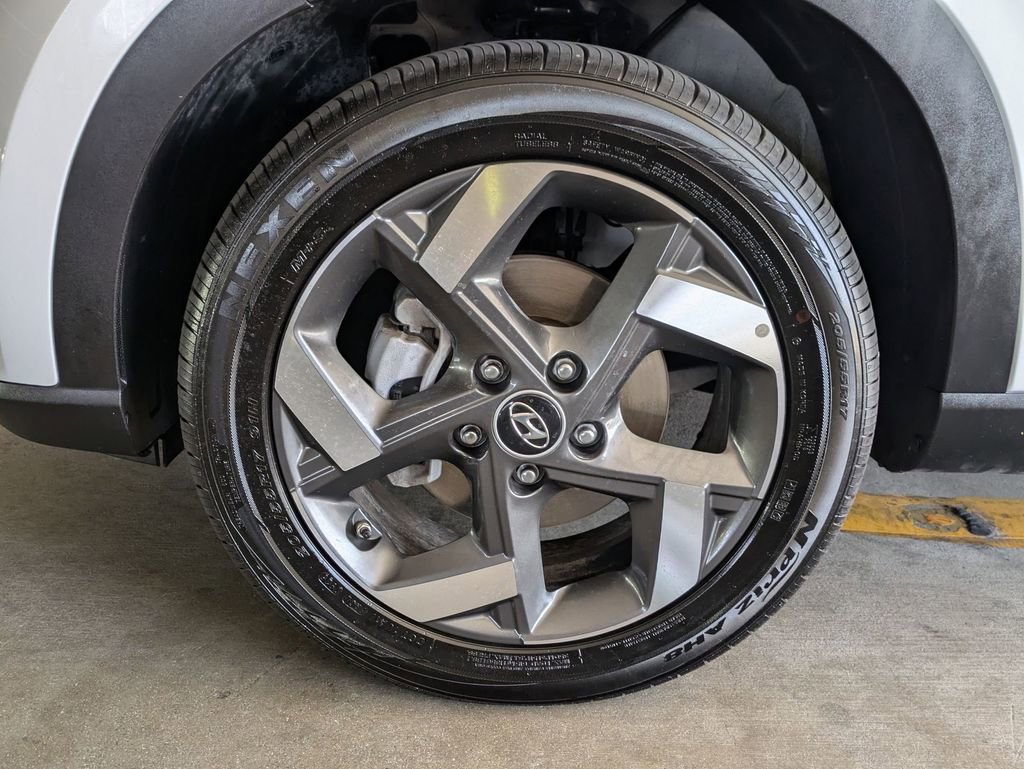 Used 2025 Hyundai Venue SEL FWD image 31