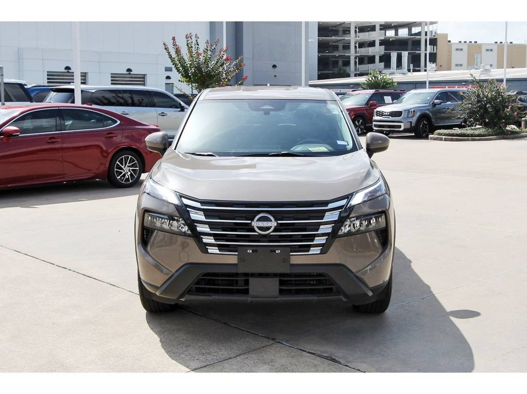 Used 2024 Nissan Rogue SV FWD image 2