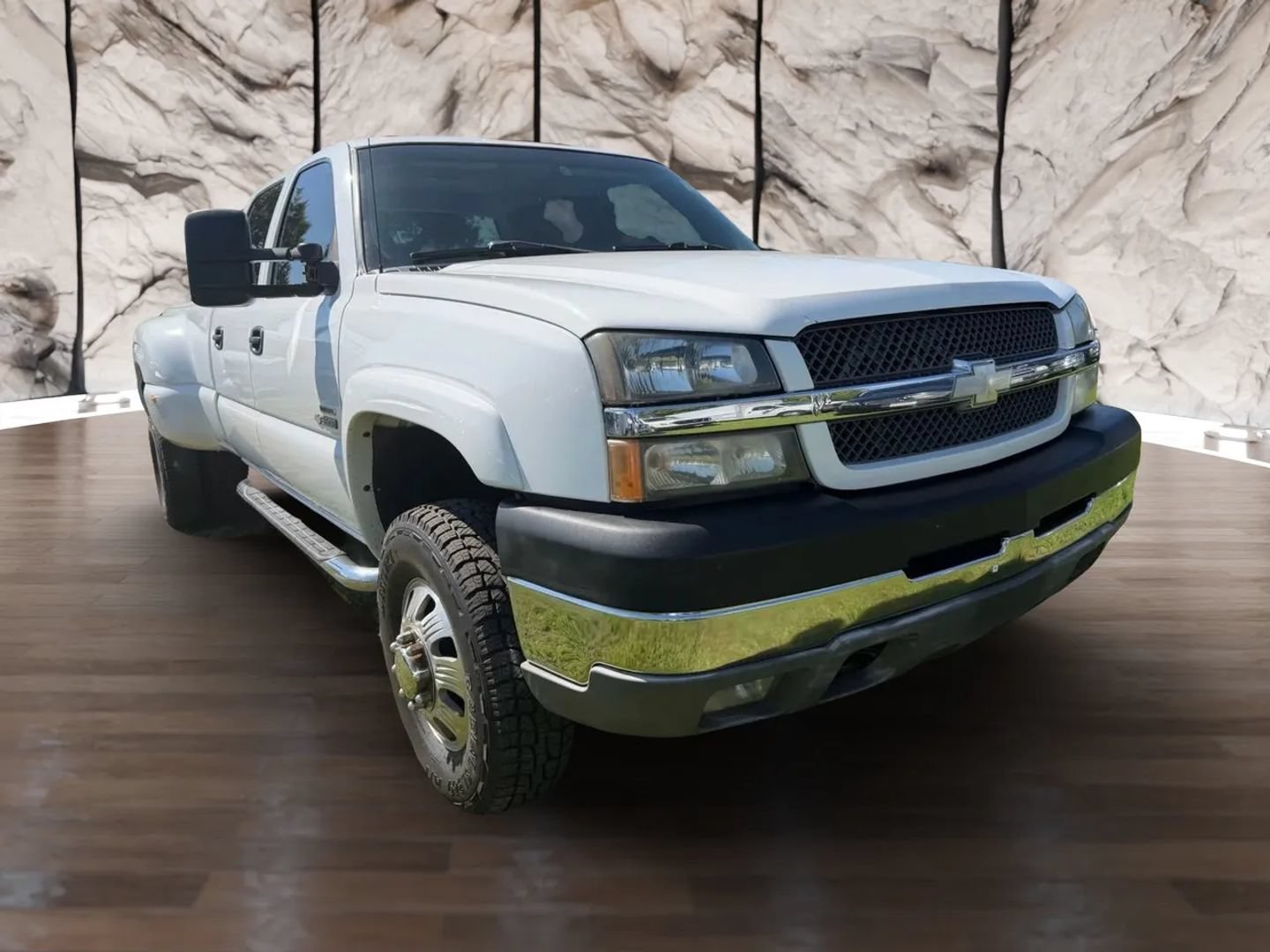 Used 2004 Chevrolet Silverado 3500 4x4 Crew Cab w/ Heavy-Duty Power Package image 3