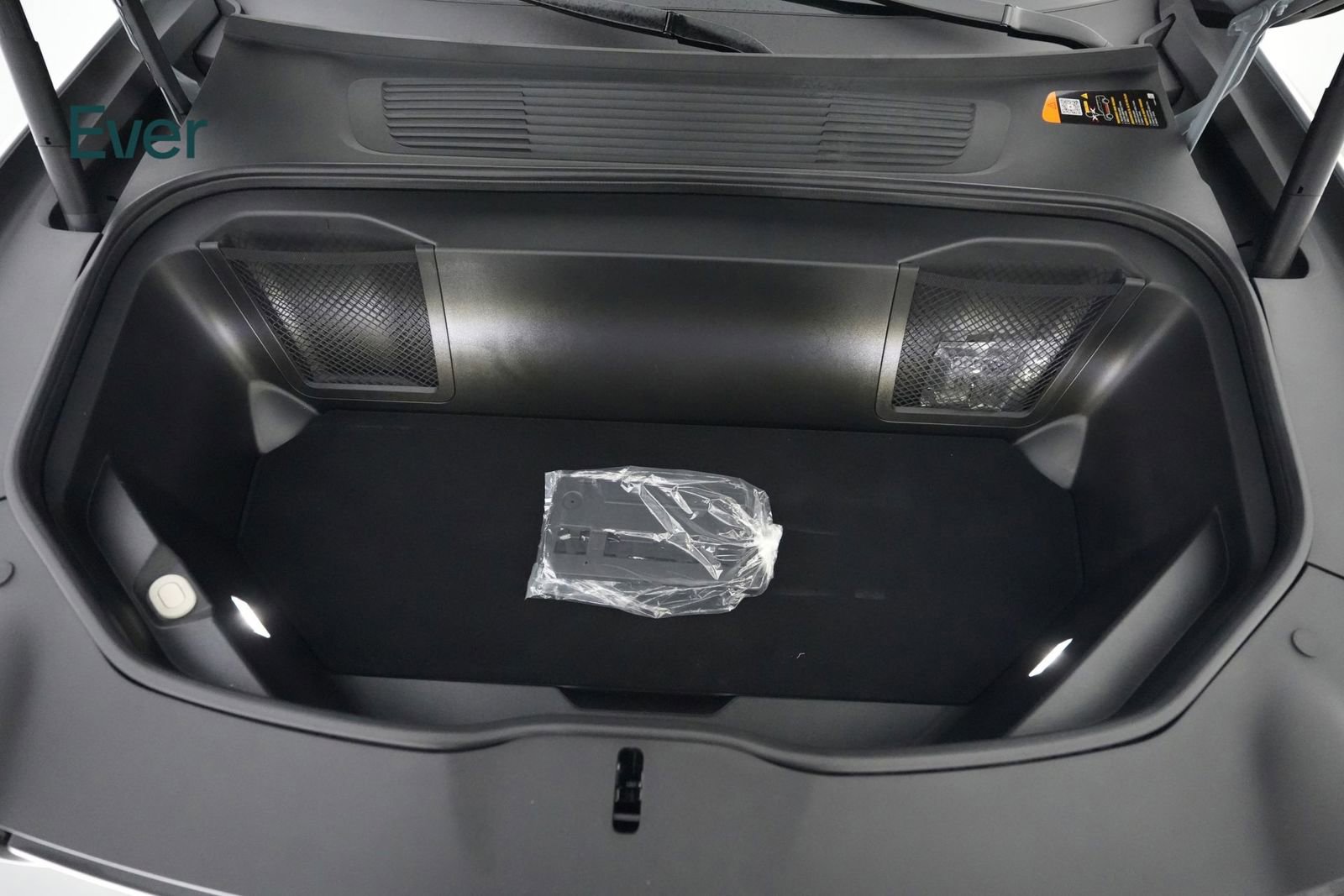 Used 2025 Rivian R1S Adventure image 27