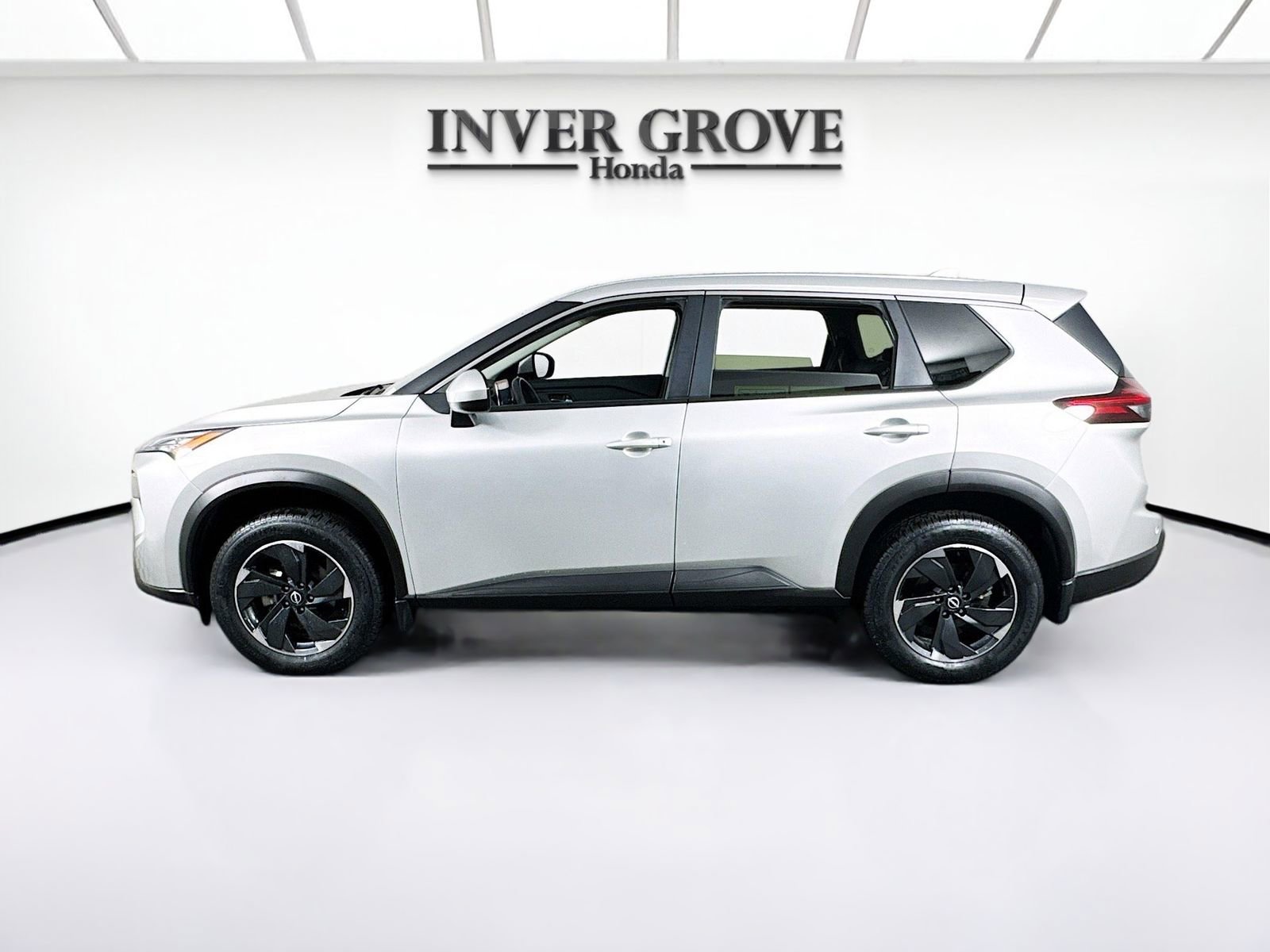 Used 2024 Nissan Rogue SV image 8