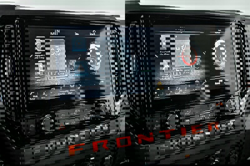 Used 2025 Nissan Frontier PRO-4X image 26