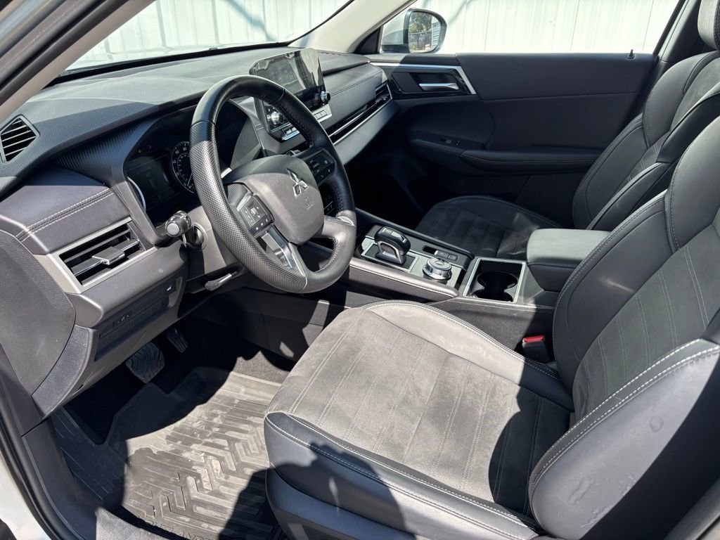 Used 2024 Mitsubishi Outlander SE image 18