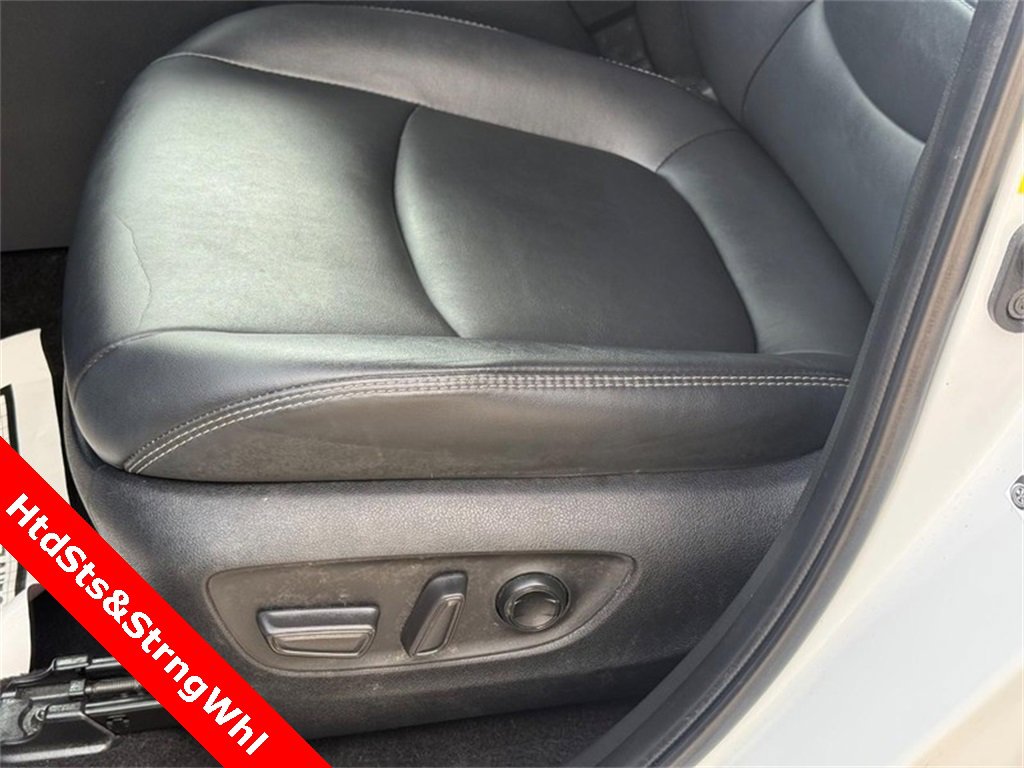 Used 2023 Toyota RAV4 XLE Premium image 28