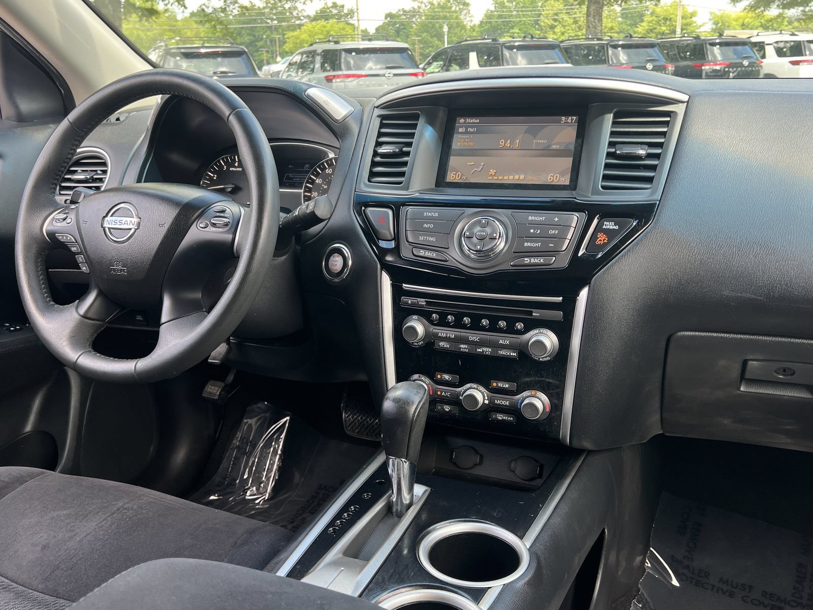 Used 2016 Nissan Pathfinder SV FWD image 3