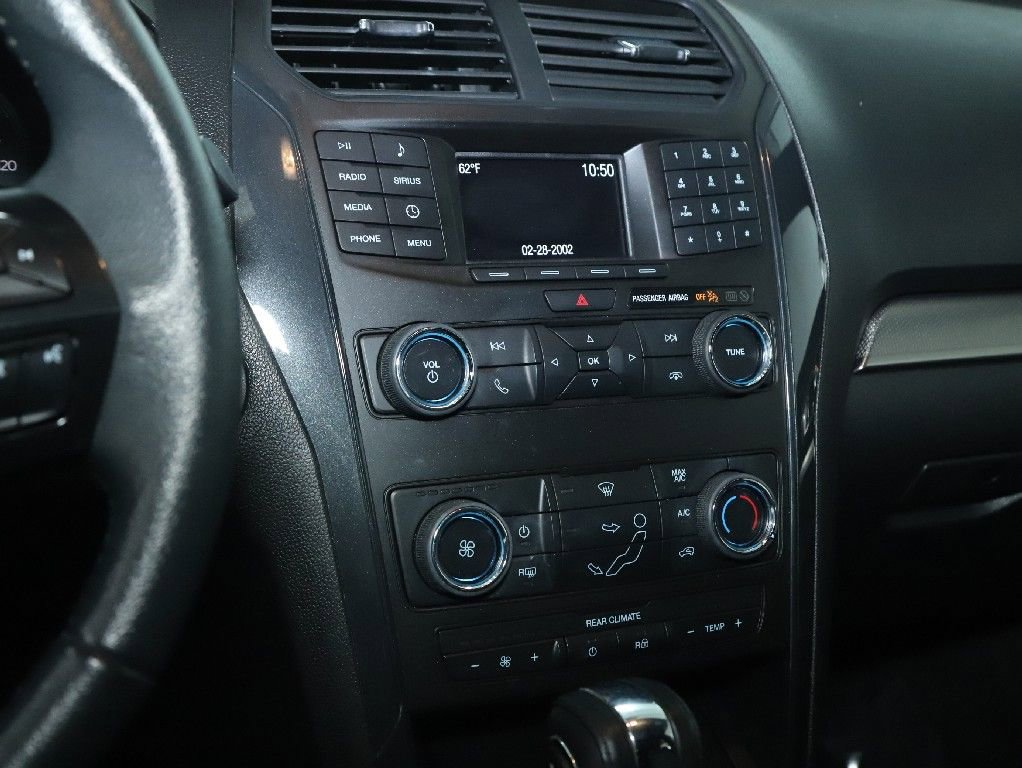 Used 2018 Ford Explorer XLT image 25