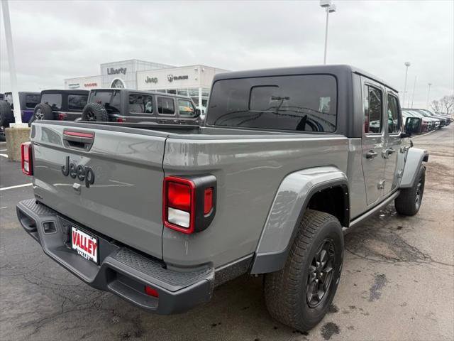 Certified 2022 Jeep Gladiator Sport AWD/4WD image 2