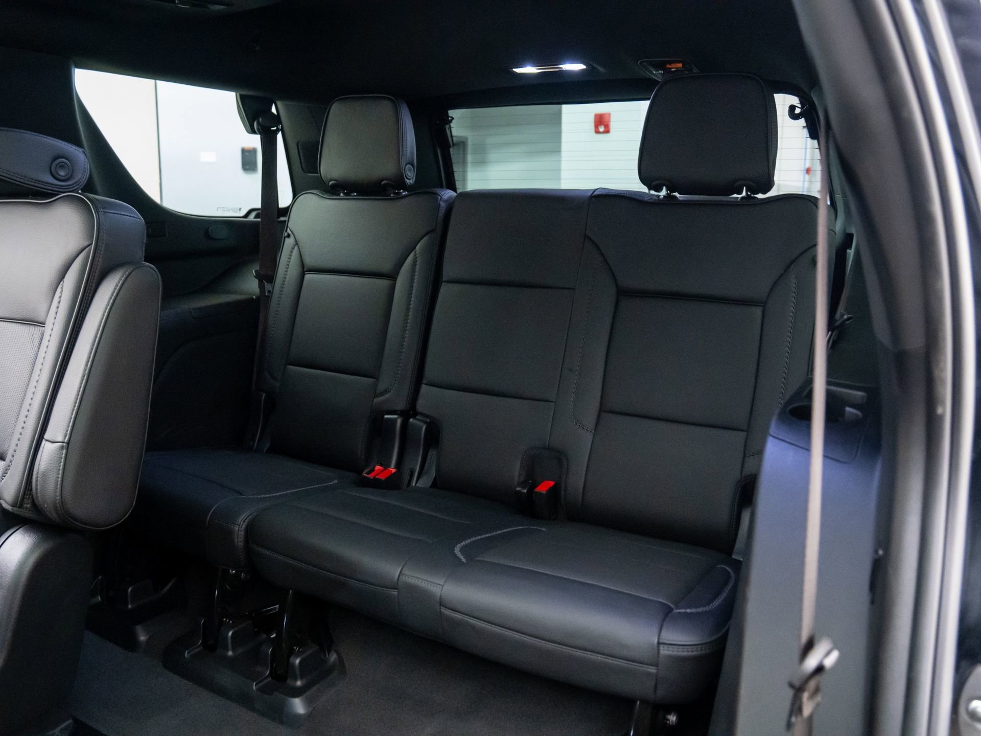 Used 2022 GMC Yukon Denali w/ Denali Premium Package image 18