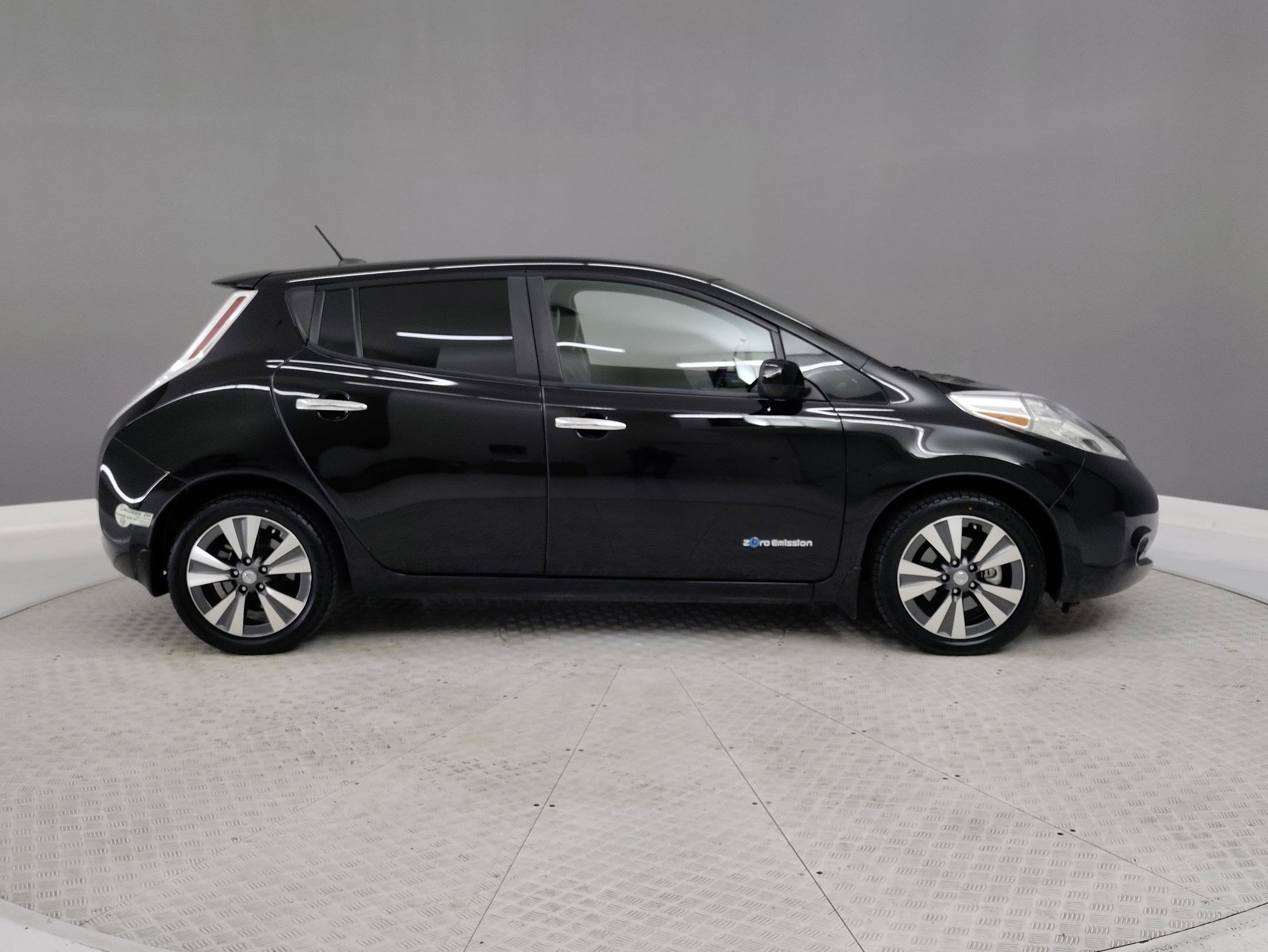 Used 2015 Nissan Leaf SL w/ Premium Package image 6