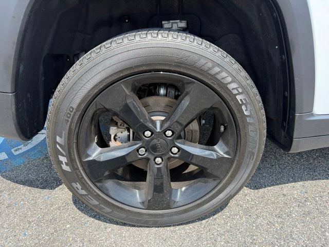 Used 2023 Jeep Grand Cherokee Altitude AWD/4WD image 38