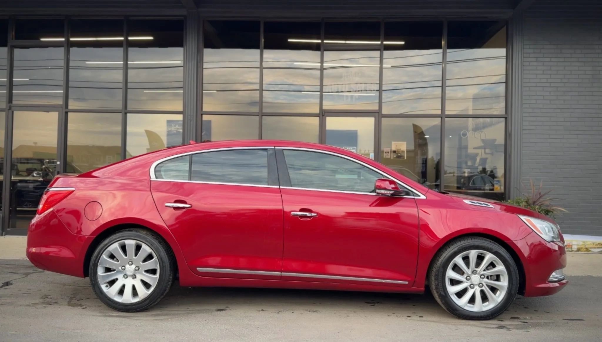 Used 2014 Buick LaCrosse Leather image 2