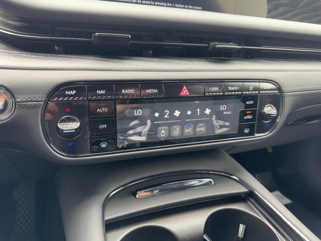 New 2026 Genesis G90 3.5T Prestige image 16