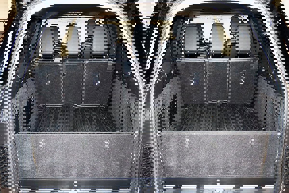 Used 2018 Land Rover Discovery HSE image 65