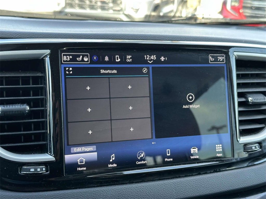 Used 2024 Chrysler Pacifica Touring-L image 3