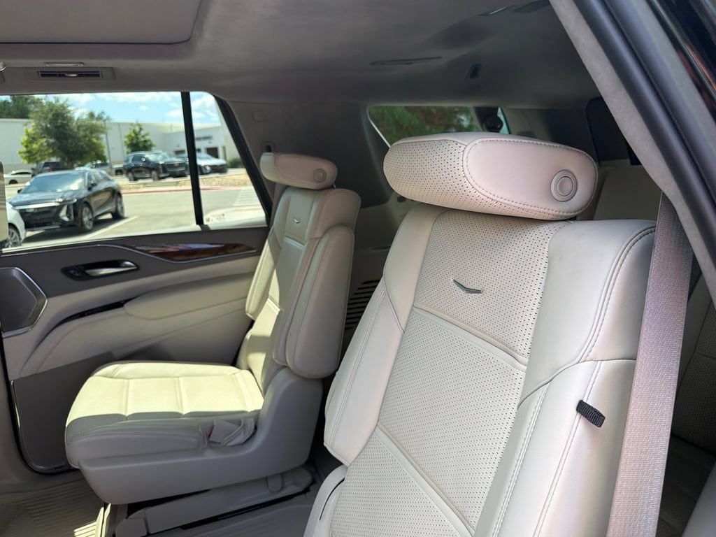 Used 2024 Cadillac Escalade Sport Platinum w/ LPO, Floor Liner Package AWD/4WD image 38