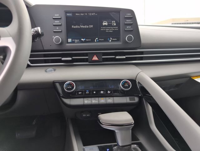 New 2026 Hyundai Elantra Hybrid FWD image 15