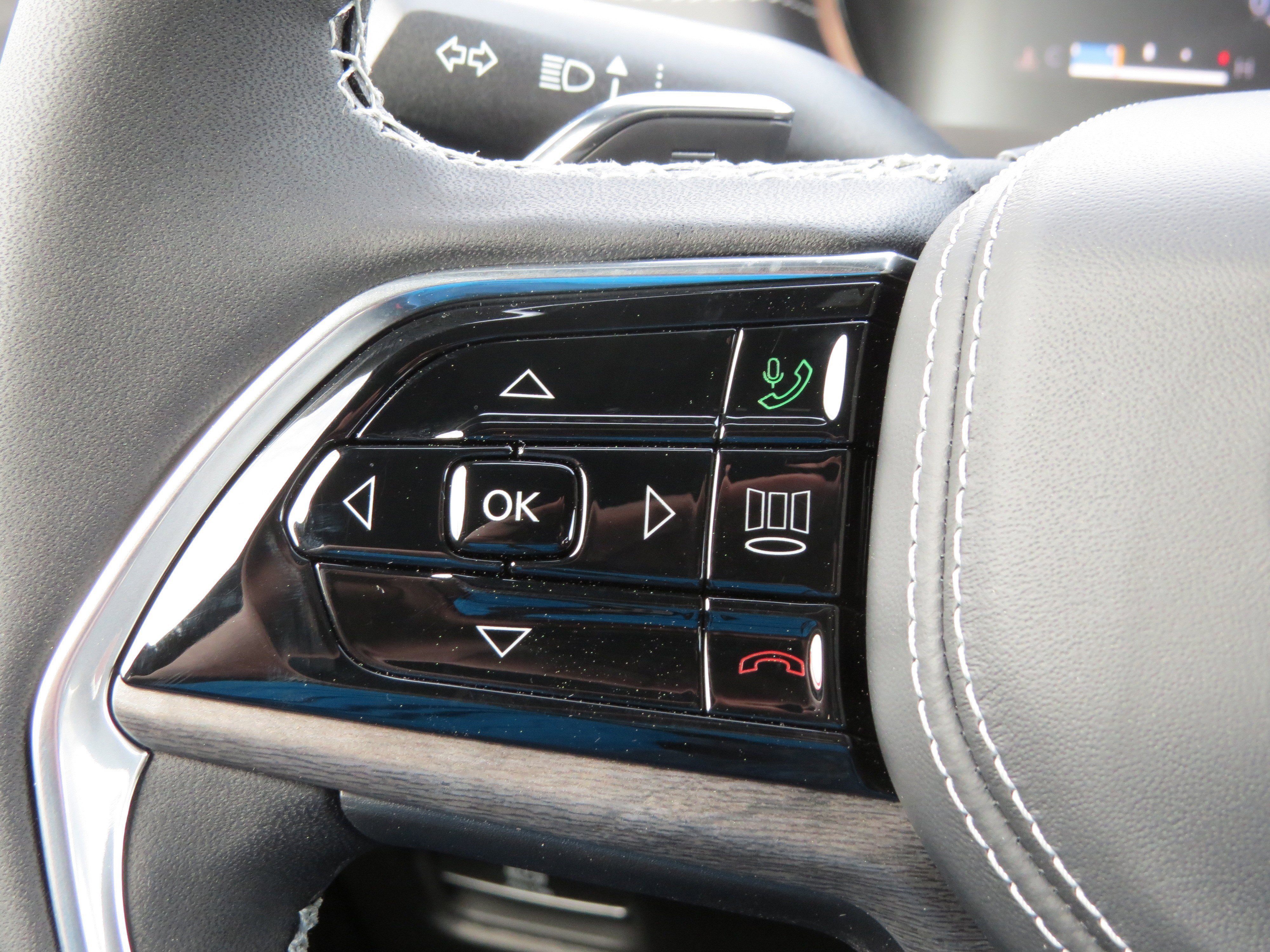 New 2025 Jeep Grand Cherokee Overland w/ Trailer Tow Package image 22