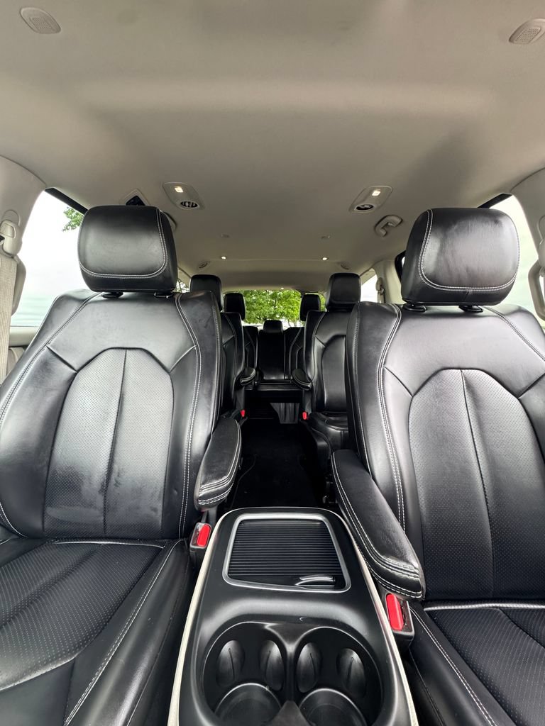 Used 2023 Chrysler Pacifica Touring-L FWD image 23