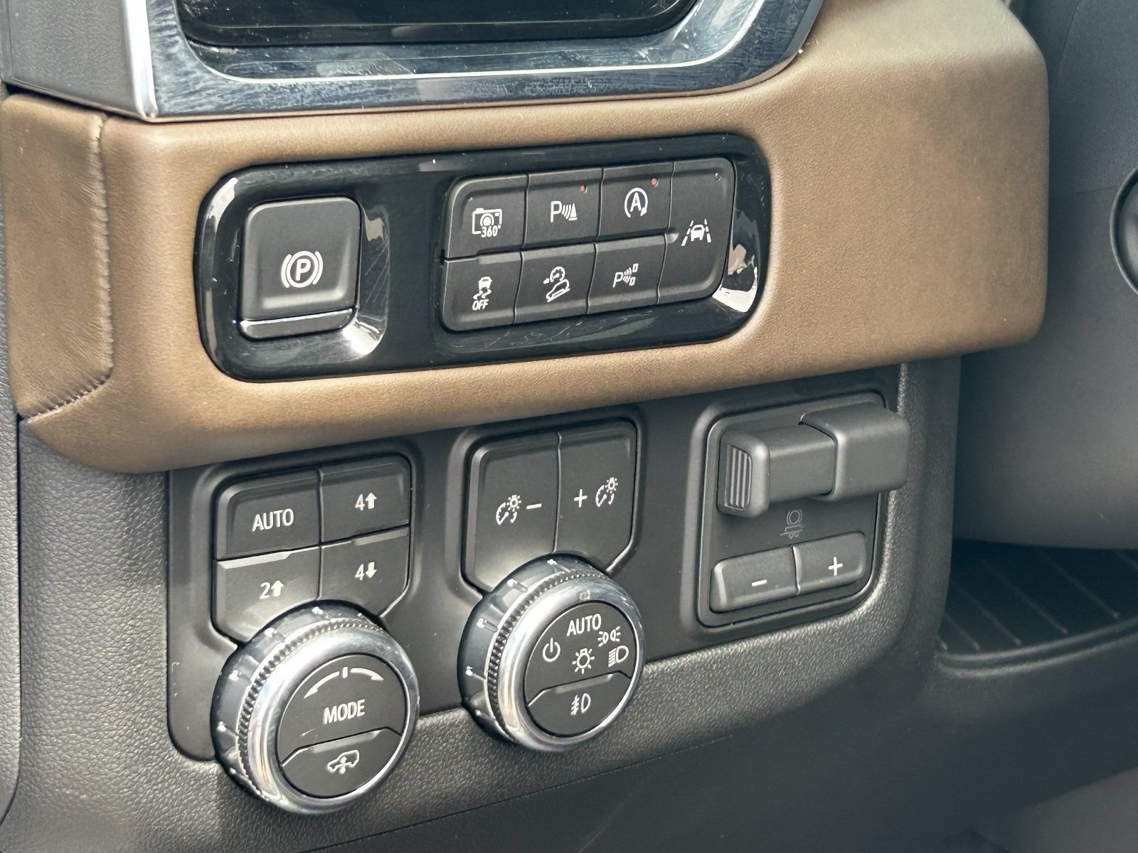 Certified 2026 GMC Yukon Denali Ultimate AWD/4WD image 29