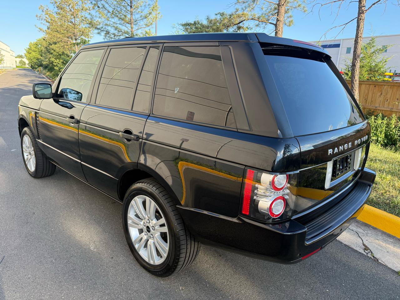 Used 2012 Land Rover Range Rover HSE LUX AWD/4WD image 3