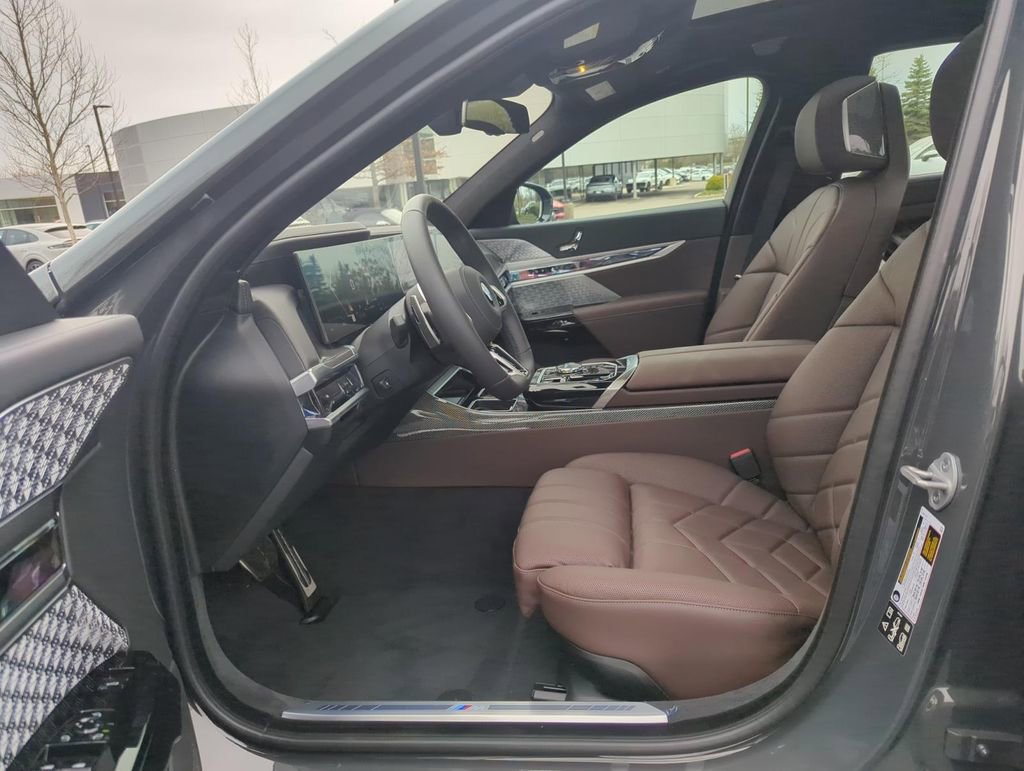 New 2025 BMW 760i xDrive w/ Executive Package image 21
