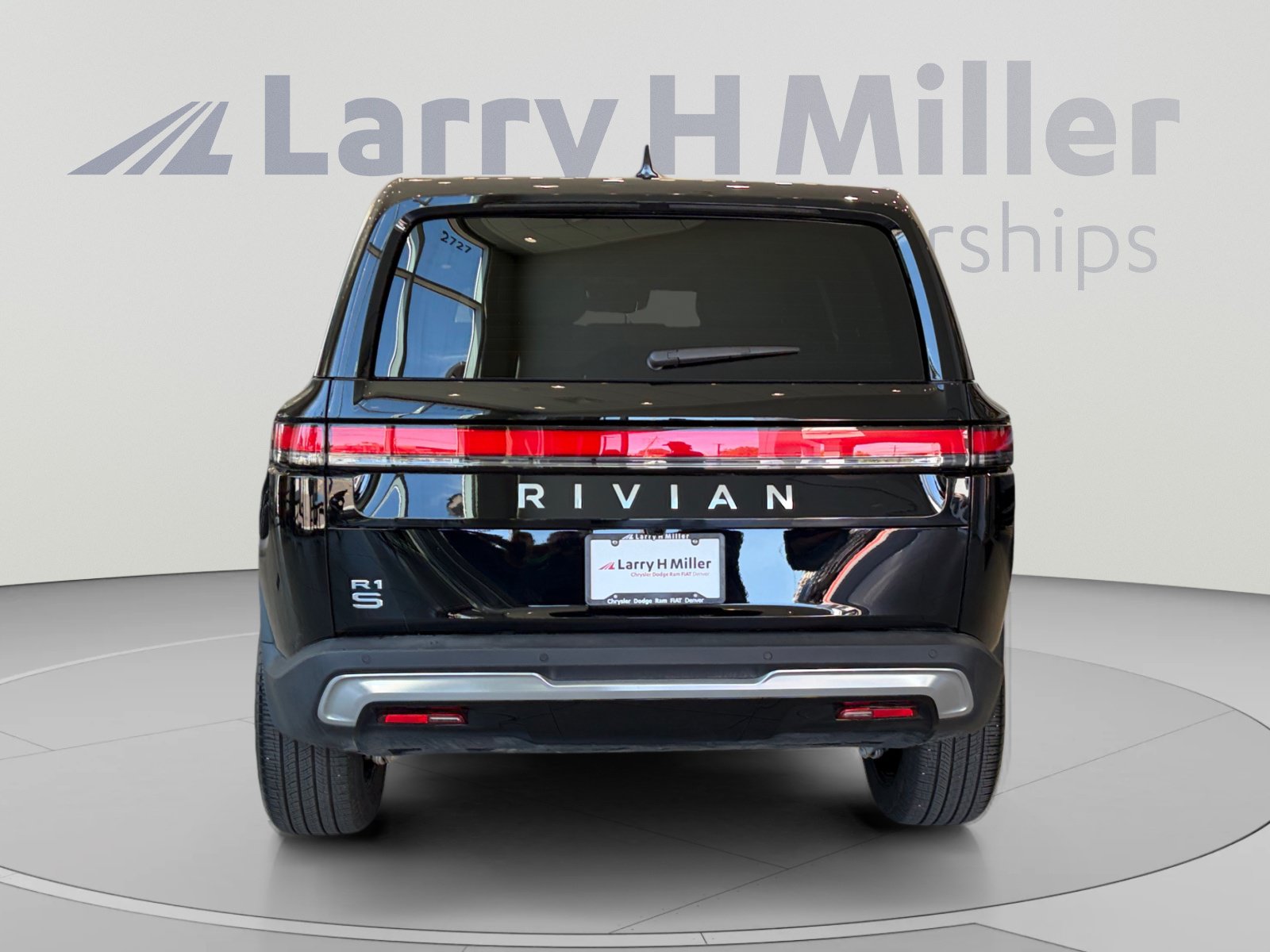 Used 2026 Rivian R1S Adventure Tri AWD/4WD image 4