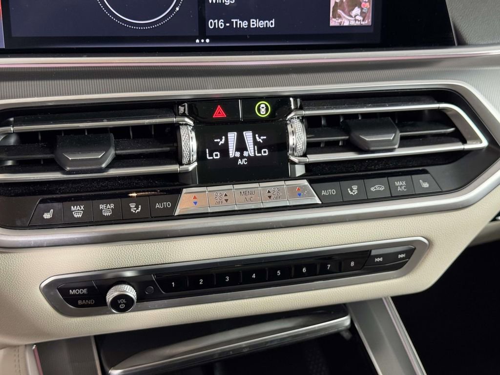 Used 2022 BMW X5 xDrive40i w/ Premium Package AWD/4WD image 28