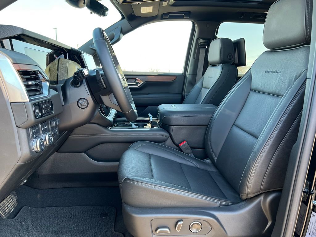 New 2025 GMC Yukon XL Denali w/ Denali Reserve Package image 4