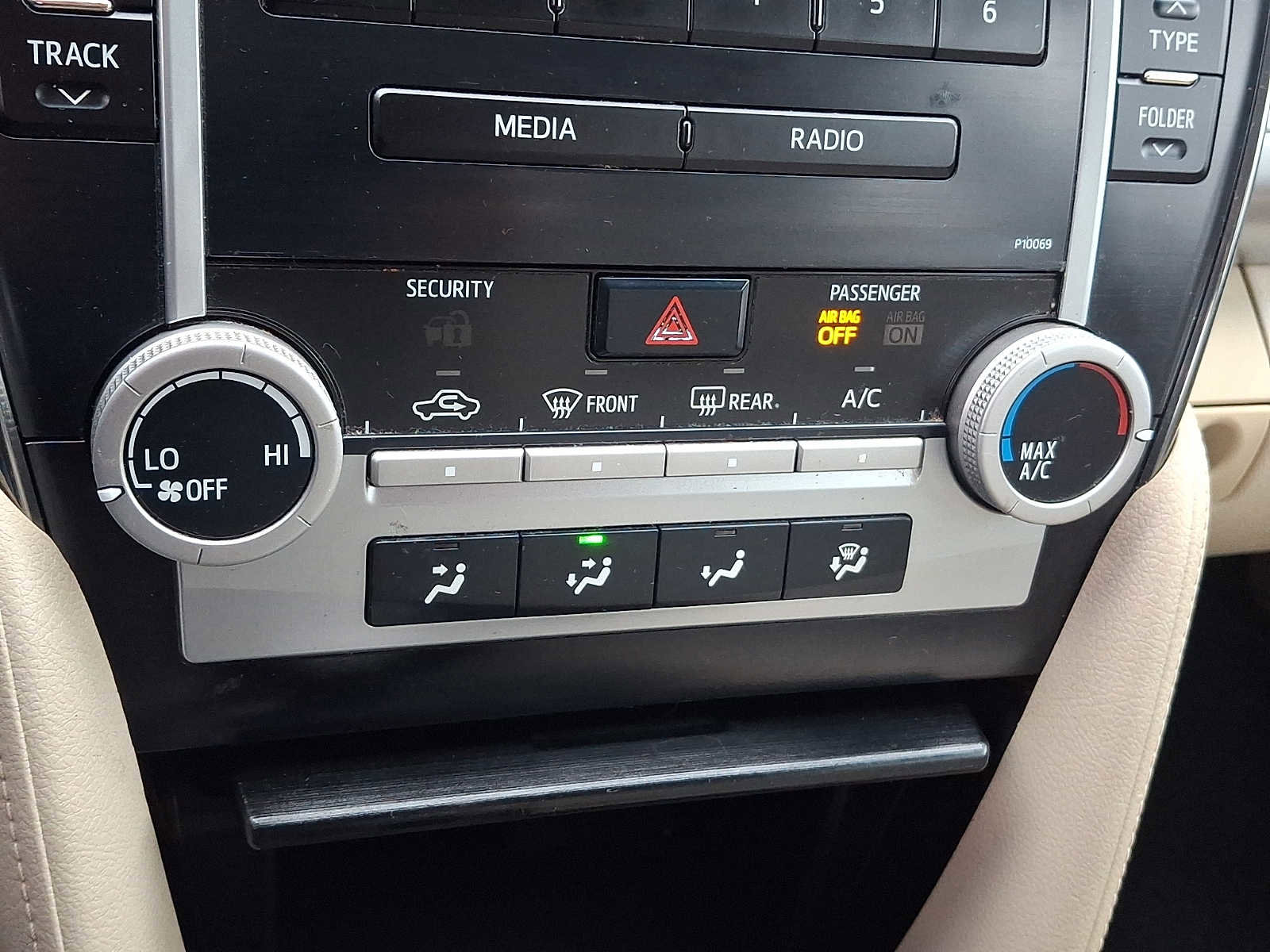 Used 2012 Toyota Camry L image 17