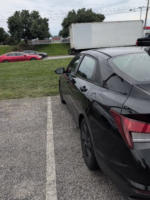 Used 2022 Hyundai Elantra SEL w/ Cargo Package FWD image 5