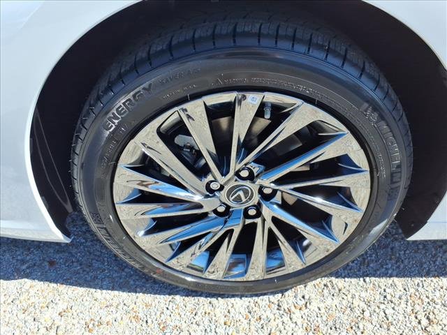 New 2025 Lexus ES 300h Ultra Luxury image 9